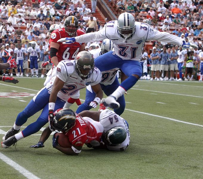 2006-pro-bowl-tackle.jpg