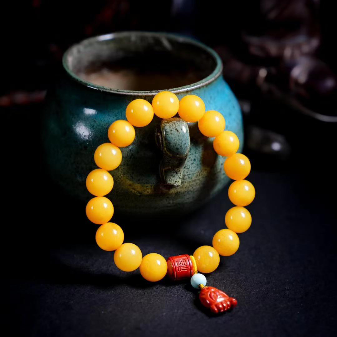  A picture of a bracelet.